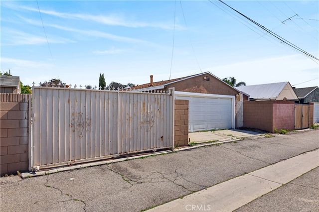 6127 Adenmoor Avenue, Lakewood, CA 90713