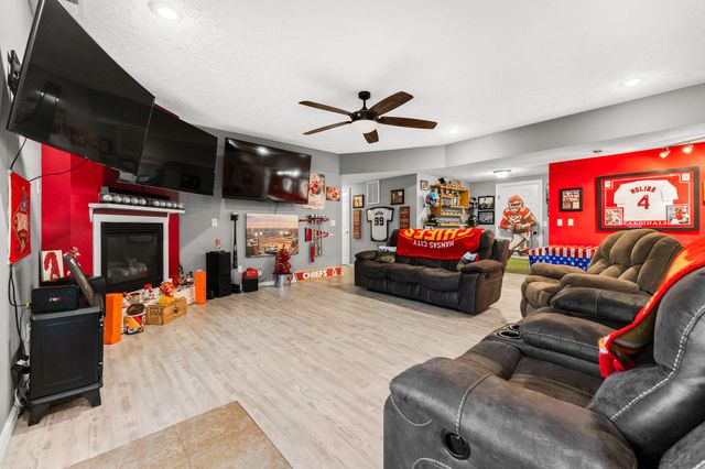 1054 W Itaska Road, Nixa, MO 65714