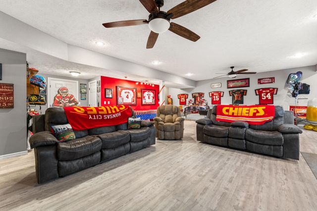 1054 W Itaska Road, Nixa, MO 65714