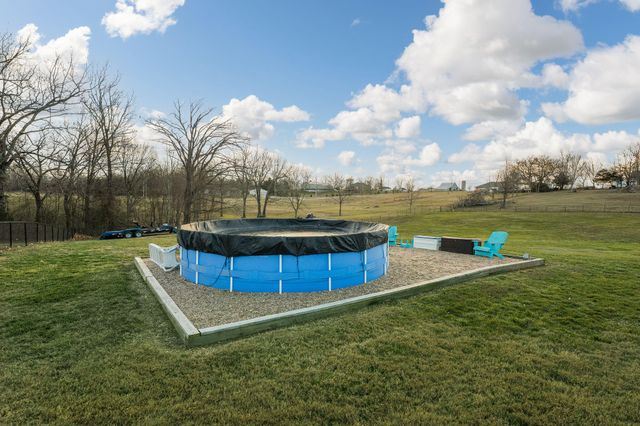 1054 W Itaska Road, Nixa, MO 65714