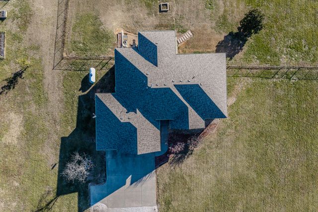 1054 W Itaska Road, Nixa, MO 65714