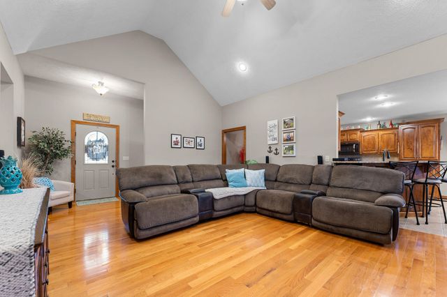 1054 W Itaska Road, Nixa, MO 65714