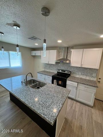 8805 N 28TH Avenue, Phoenix, AZ 85051