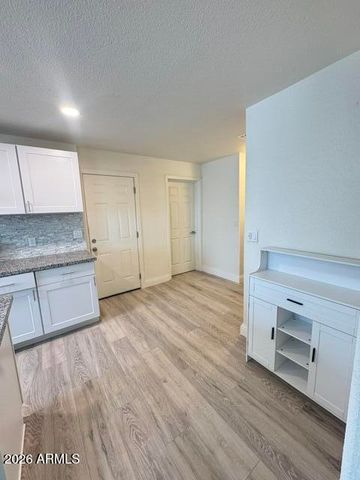 8805 N 28TH Avenue, Phoenix, AZ 85051