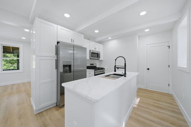 31 Chippewa Dr, Wareham, MA 02532