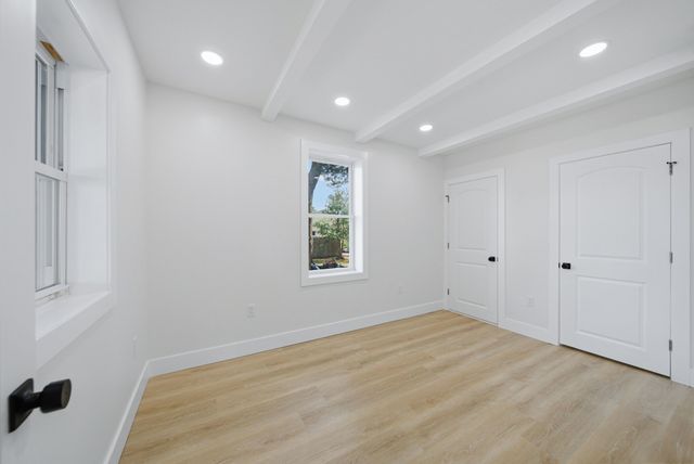 31 Chippewa Dr, Wareham, MA 02532