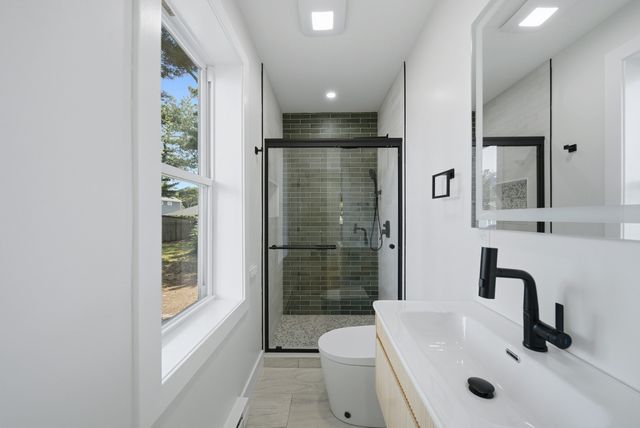 31 Chippewa Dr, Wareham, MA 02532