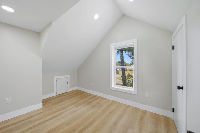 31 Chippewa Dr, Wareham, MA 02532