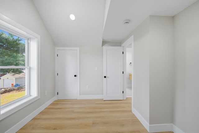 31 Chippewa Dr, Wareham, MA 02532