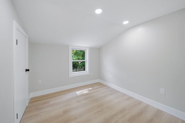 31 Chippewa Dr, Wareham, MA 02532