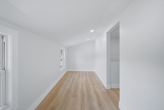 31 Chippewa Dr, Wareham, MA 02532