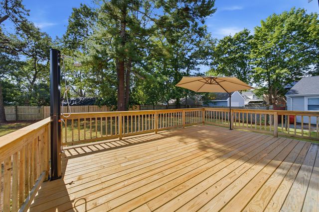 31 Chippewa Dr, Wareham, MA 02532