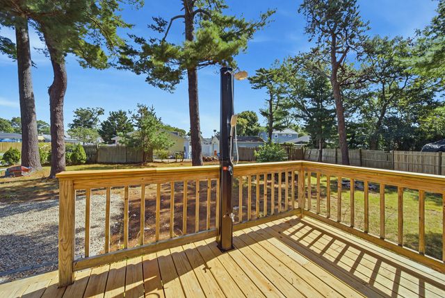 31 Chippewa Dr, Wareham, MA 02532