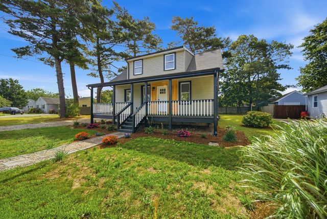 31 Chippewa Dr, Wareham, MA 02532