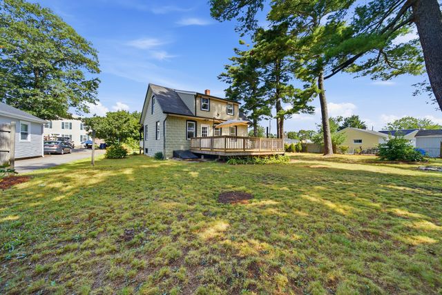 31 Chippewa Dr, Wareham, MA 02532