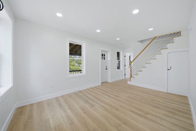 31 Chippewa Dr, Wareham, MA 02532