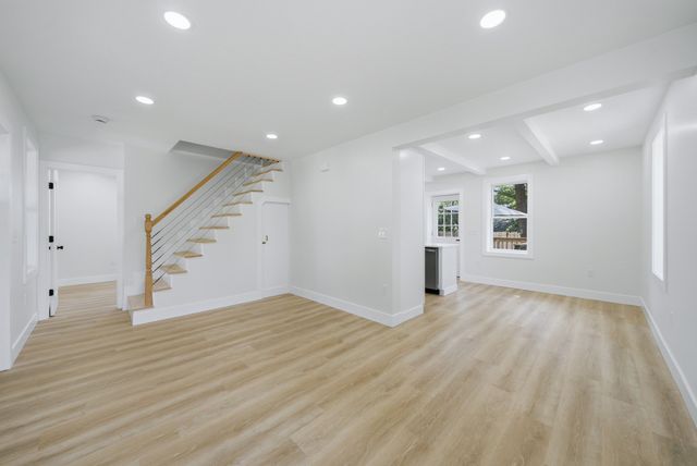 31 Chippewa Dr, Wareham, MA 02532