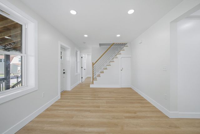 31 Chippewa Dr, Wareham, MA 02532
