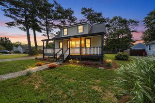 31 Chippewa Dr, Wareham, MA 02532