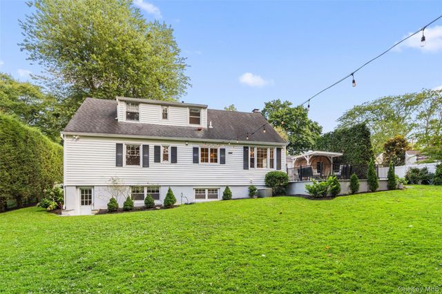 11 Winchcombe Way, Scarsdale, NY 10583