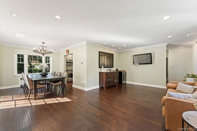 11 Winchcombe Way, Scarsdale, NY 10583