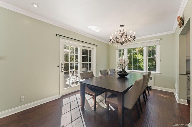11 Winchcombe Way, Scarsdale, NY 10583