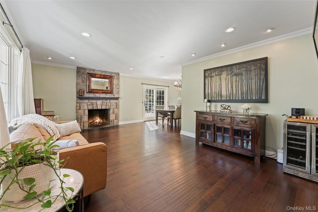 11 Winchcombe Way, Scarsdale, NY 10583 — photo 4