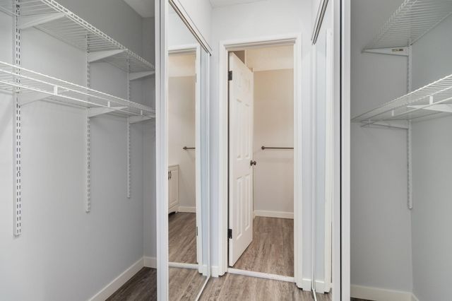 4351 Parklawn Avenue 7E, Edina, MN 55435