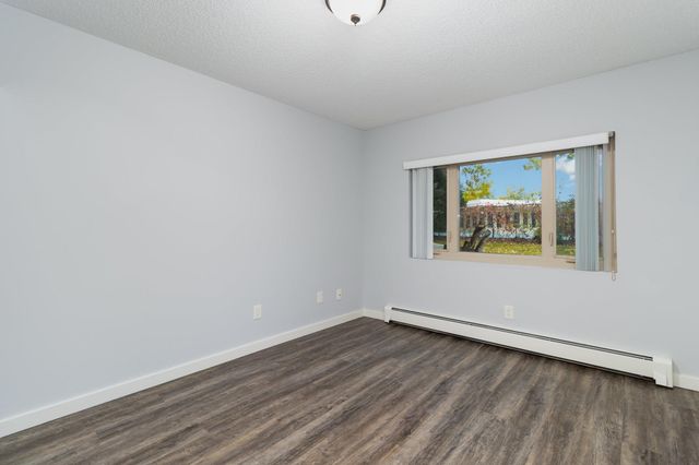 4351 Parklawn Avenue 7E, Edina, MN 55435