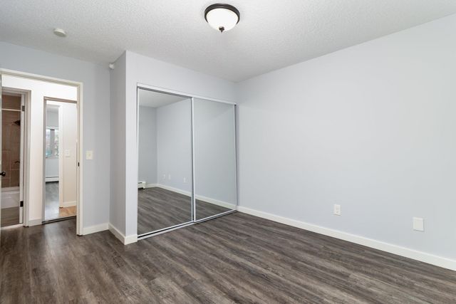 4351 Parklawn Avenue 7E, Edina, MN 55435