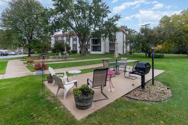 4351 Parklawn Avenue 7E, Edina, MN 55435