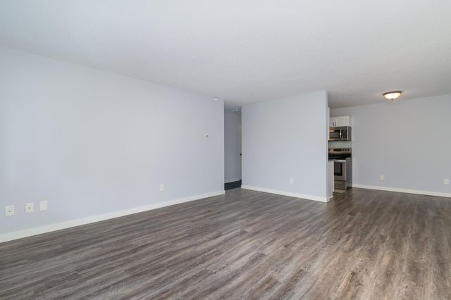 4351 Parklawn Avenue 7E, Edina, MN 55435