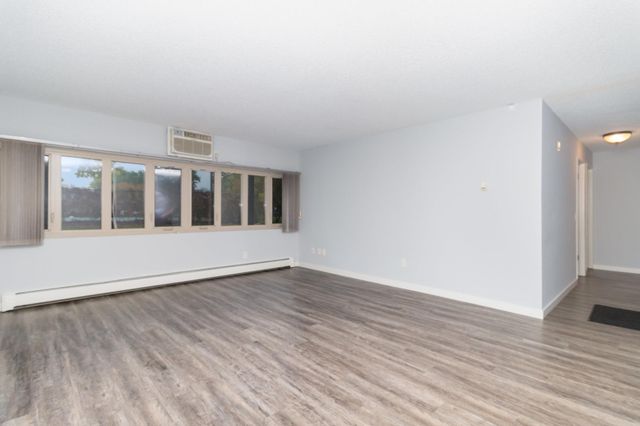 4351 Parklawn Avenue 7E, Edina, MN 55435