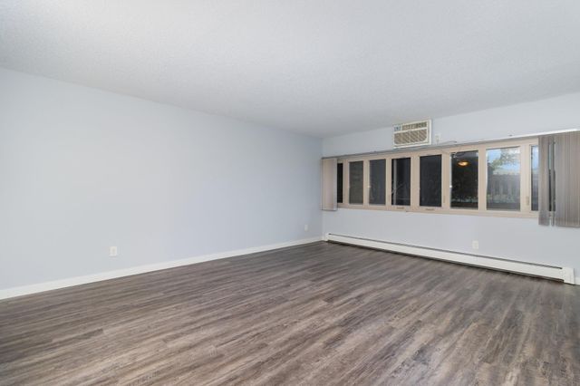 4351 Parklawn Avenue 7E, Edina, MN 55435