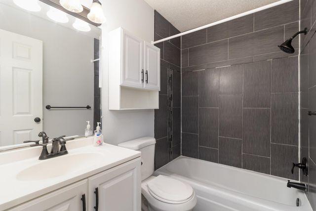 4351 Parklawn Avenue 7E, Edina, MN 55435