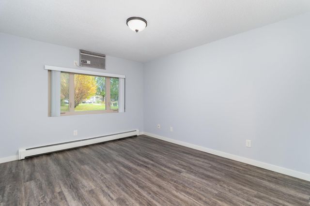 4351 Parklawn Avenue 7E, Edina, MN 55435