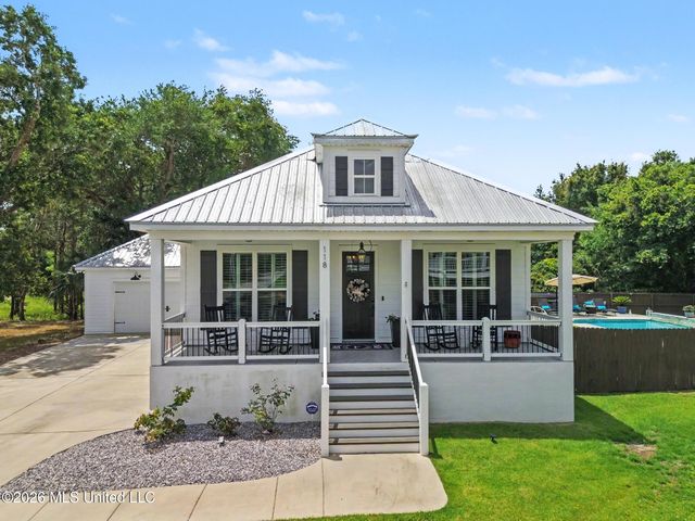 118 Palm Avenue, Pass Christian, MS 39571