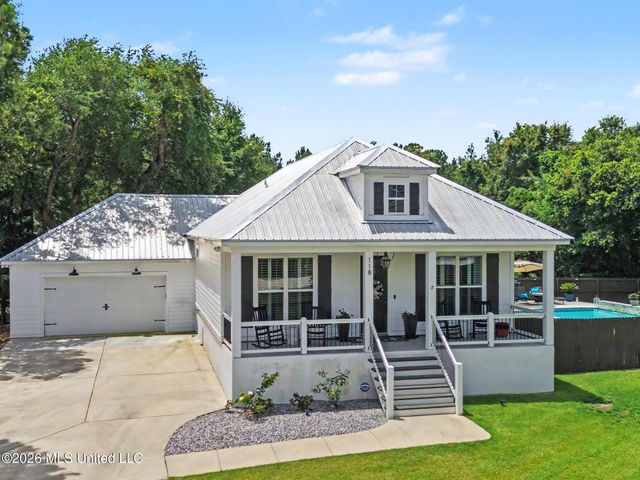 118 Palm Avenue, Pass Christian, MS 39571