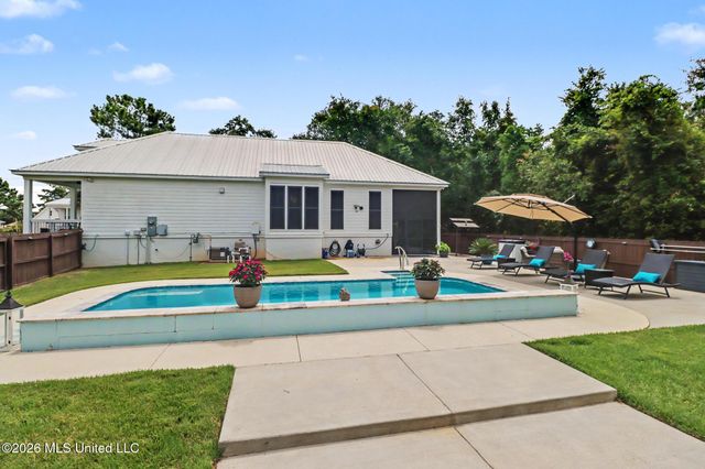 118 Palm Avenue, Pass Christian, MS 39571