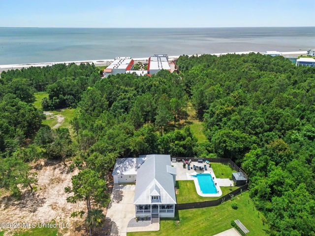 118 Palm Avenue, Pass Christian, MS 39571