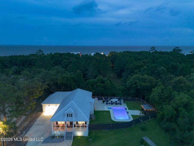 118 Palm Avenue, Pass Christian, MS 39571