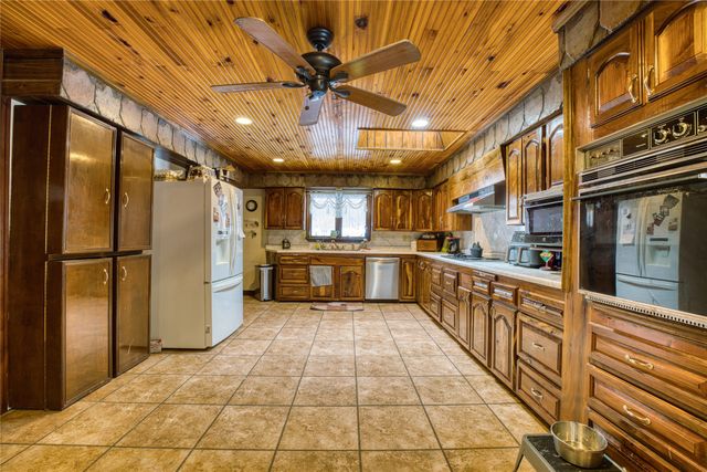 16683 S MEAD Road, Saegertown, PA 16433