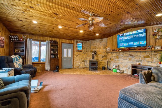 16683 S MEAD Road, Saegertown, PA 16433