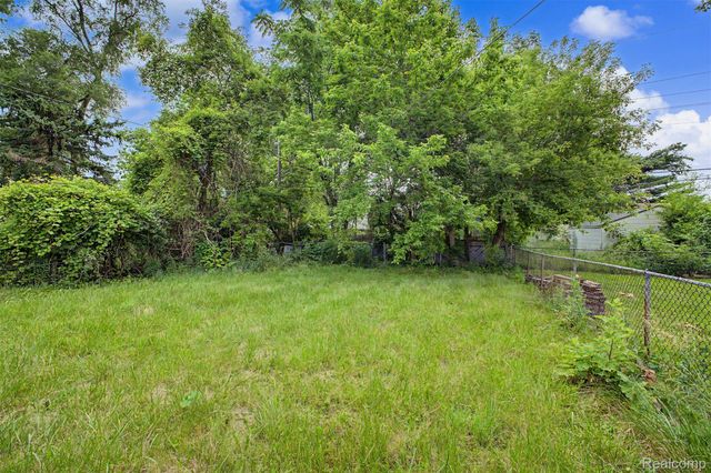 6100 Faust Avenue, Detroit, MI 48228