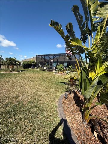 20404 Camino Torcido LOOP W, North Fort Myers, FL 33917