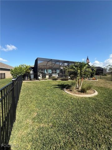 20404 Camino Torcido LOOP W, North Fort Myers, FL 33917