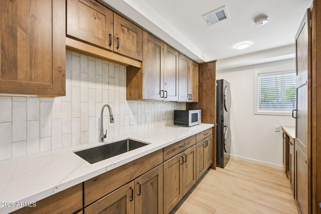 427 E ERIE Drive, Tempe, AZ 85282