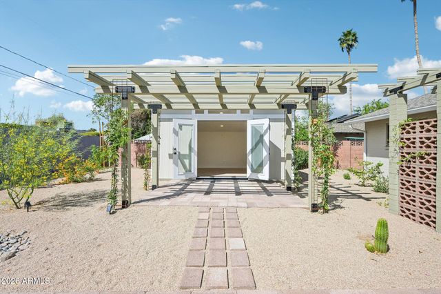 427 E ERIE Drive, Tempe, AZ 85282