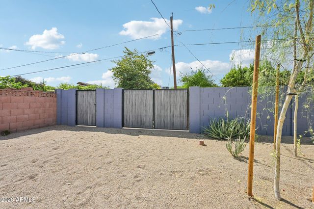 427 E ERIE Drive, Tempe, AZ 85282