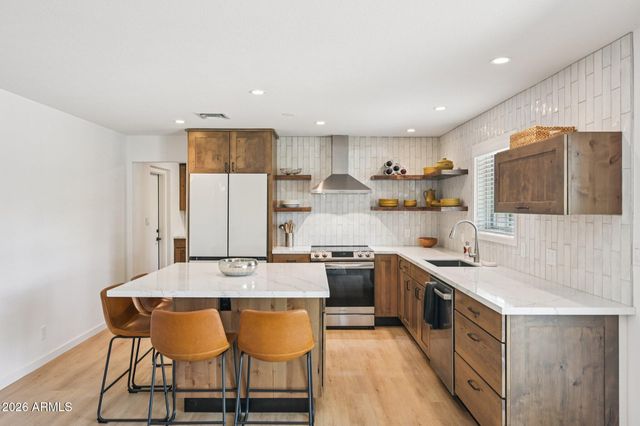 427 E ERIE Drive, Tempe, AZ 85282